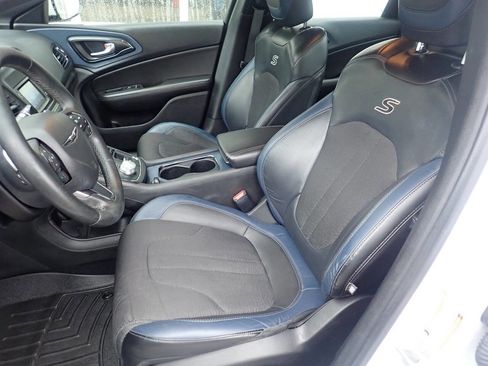 Used 2015 Chrysler 200 S image 9
