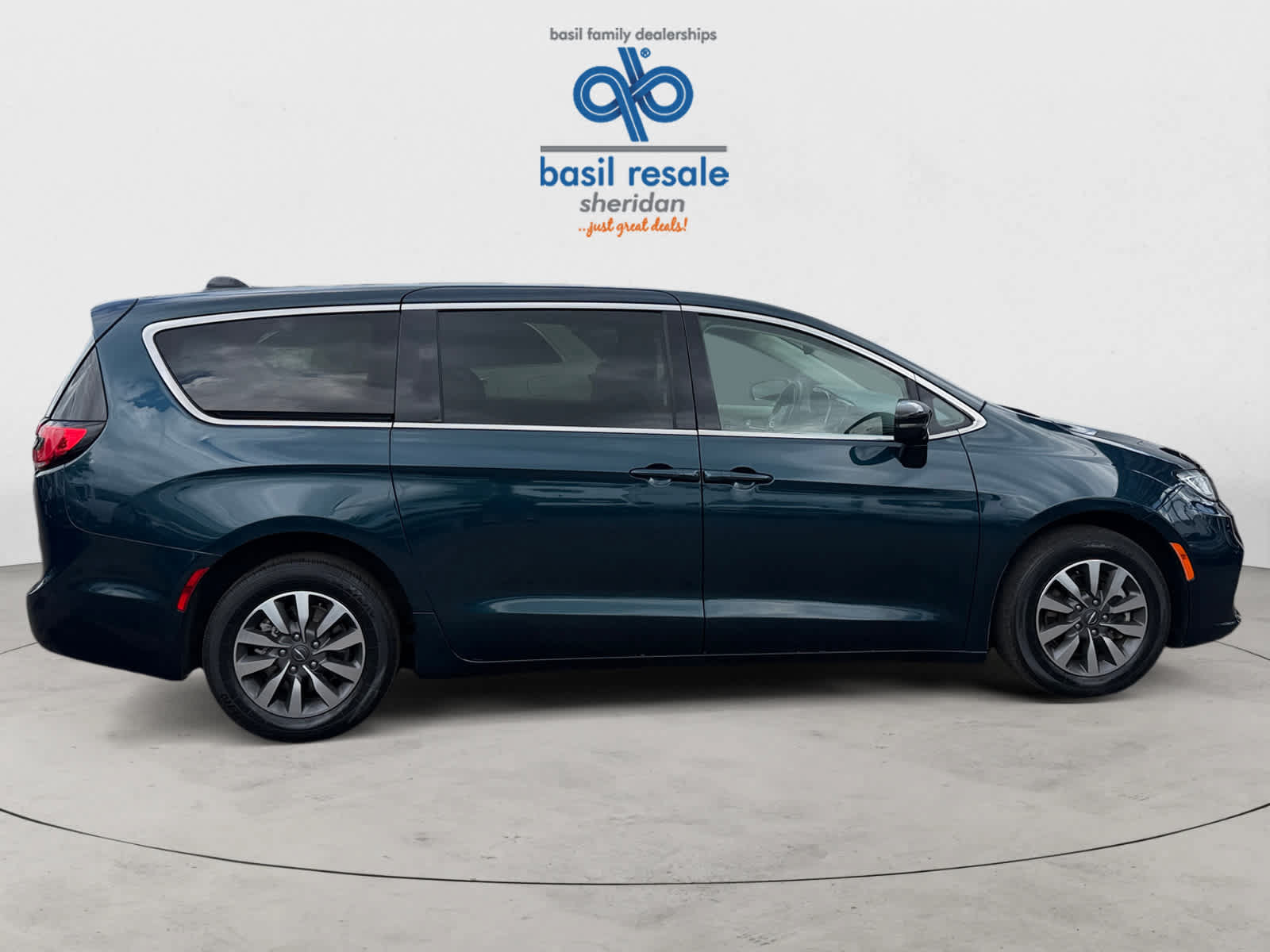Used 2024 Chrysler Pacifica Limited FWD image 8