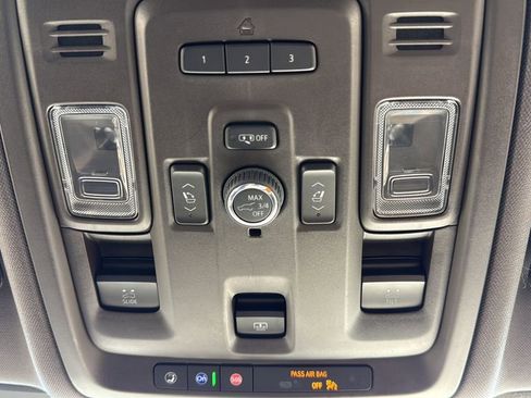 Used 2022 GMC Yukon Denali w/ Denali Premium Package image 39