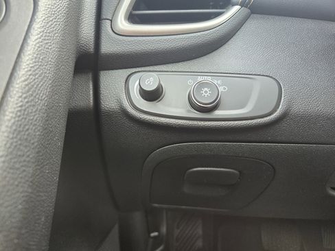 Used 2018 Chevrolet Trax LS image 17