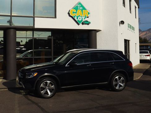 Used 2018 Mercedes-Benz GLC 300 w/ Premium Package image 7