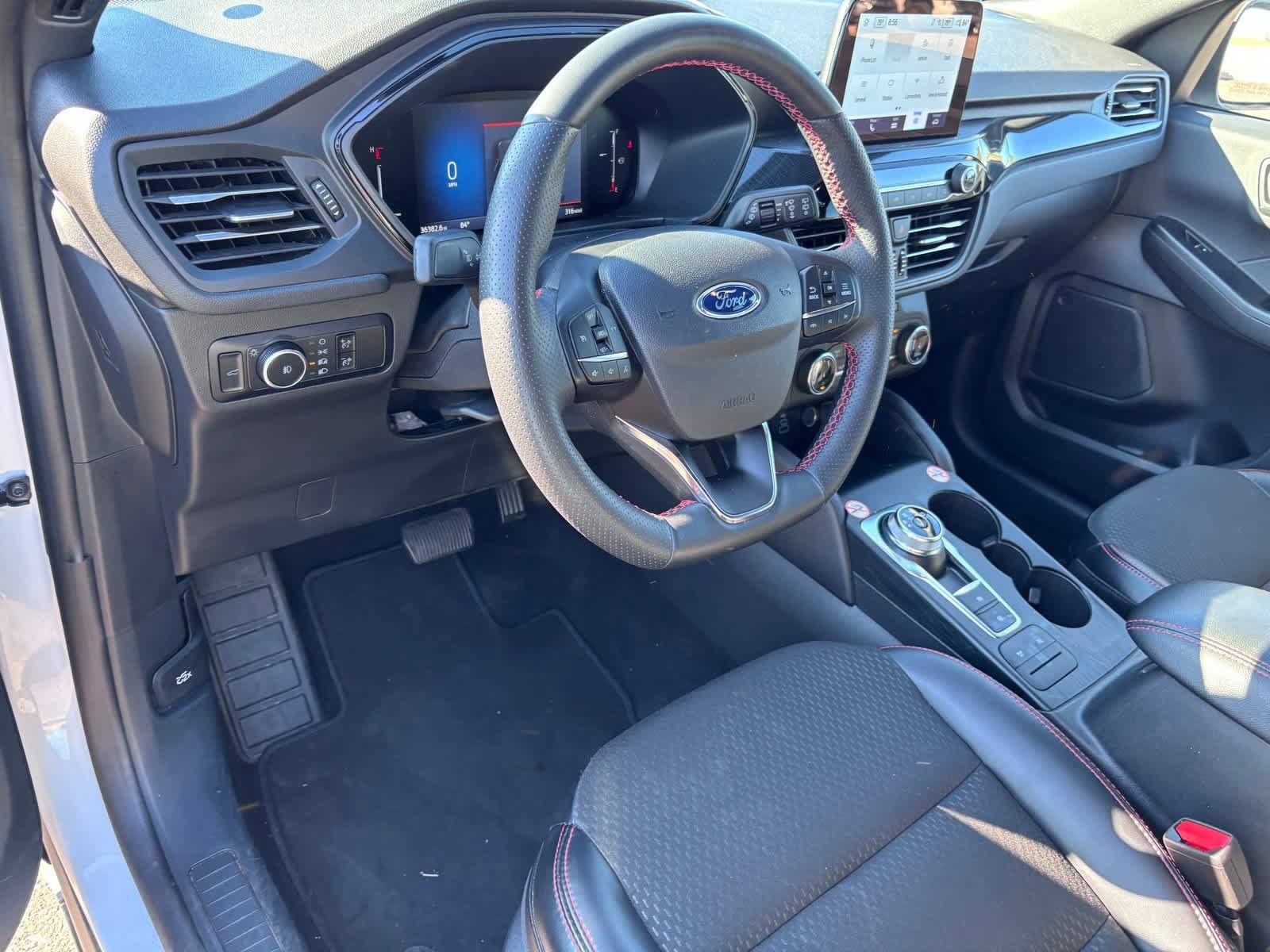 Used 2025 Ford Escape ST-Line Select AWD/4WD image 13