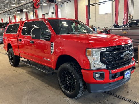 Used 2022 Ford F250 XLT w/ Black Appearance Package image 5