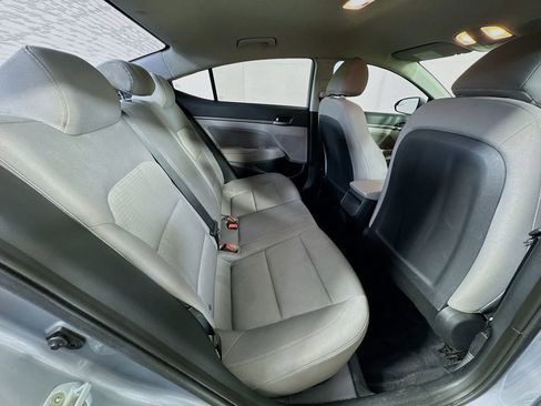 Used 2017 Hyundai Elantra SE FWD image 31