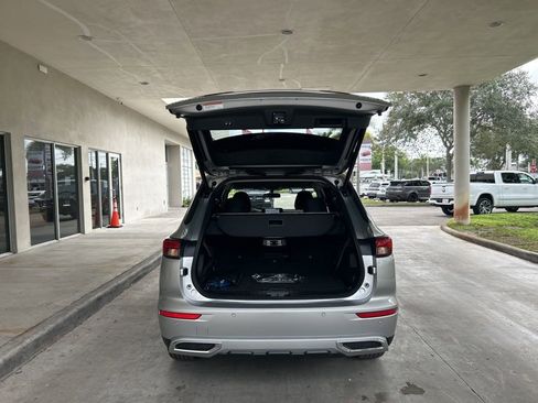 New 2025 Mitsubishi Outlander SE image 30