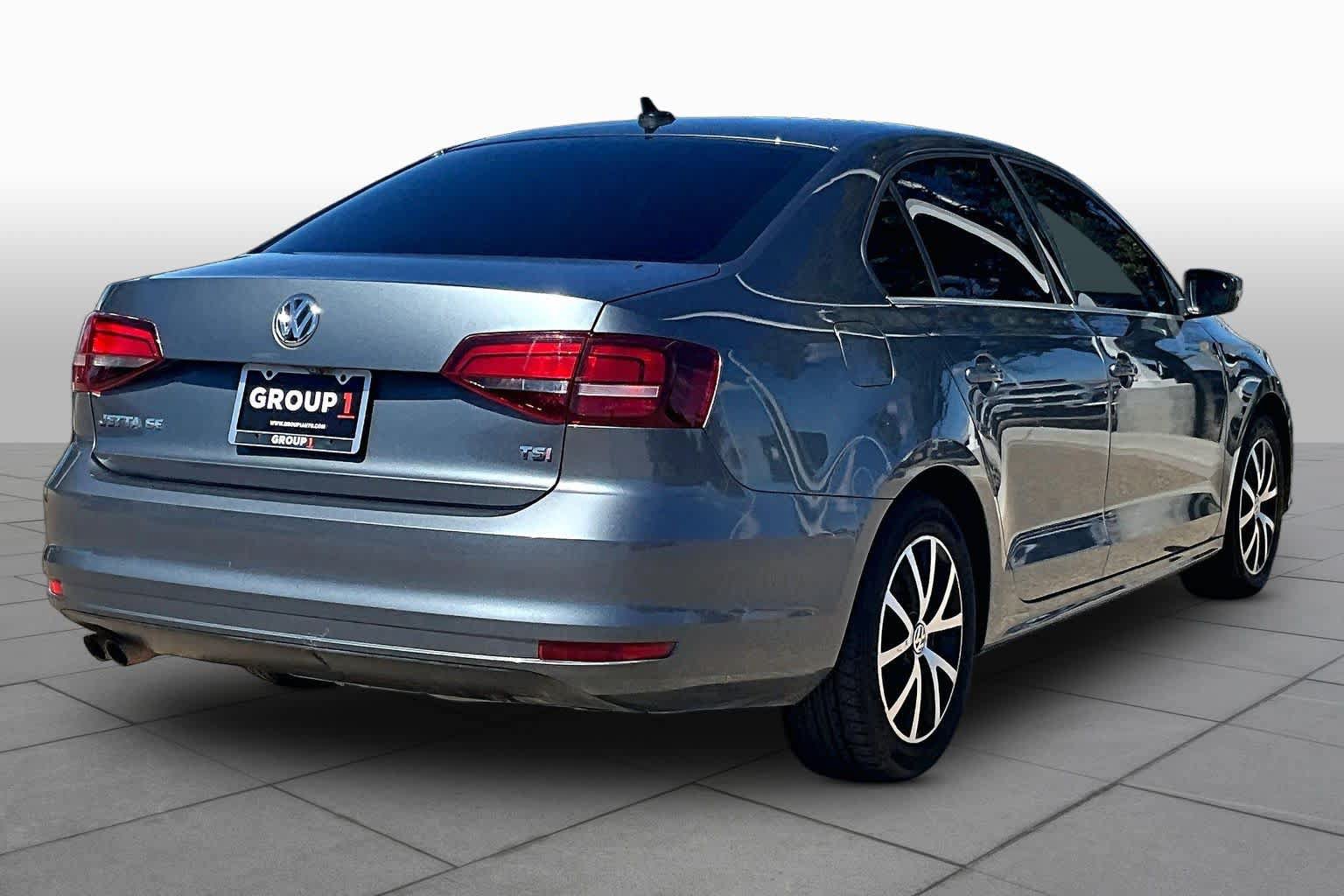 Used 2017 Volkswagen Jetta SE FWD image 13
