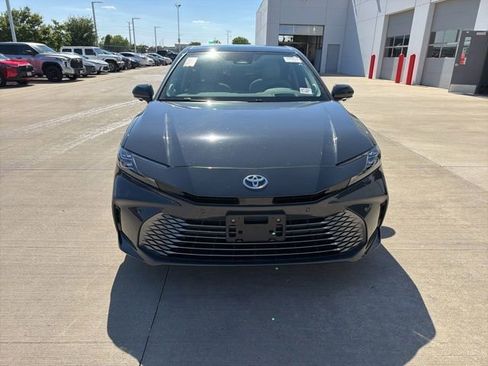 Used 2025 Toyota Camry XLE w/ Premium Plus Package FWD image 2