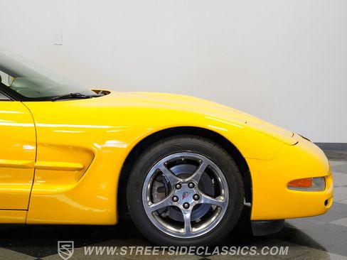 Used 2004 Chevrolet Corvette Convertible w/ Preferred Equipment Group RWD image 31