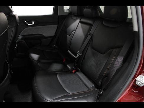 Used 2022 Jeep Compass Latitude w/ Sun and Sound Group AWD/4WD image 18