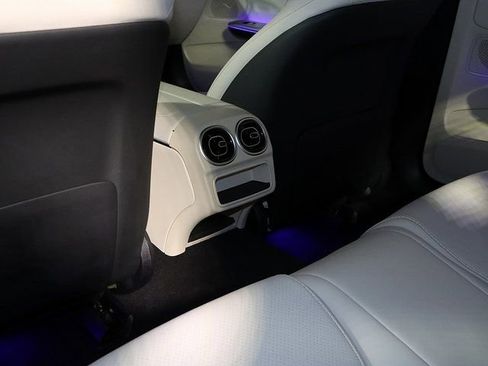 Used 2022 Mercedes-Benz C 300 C 300 w/ Exclusive Trim Package image 15