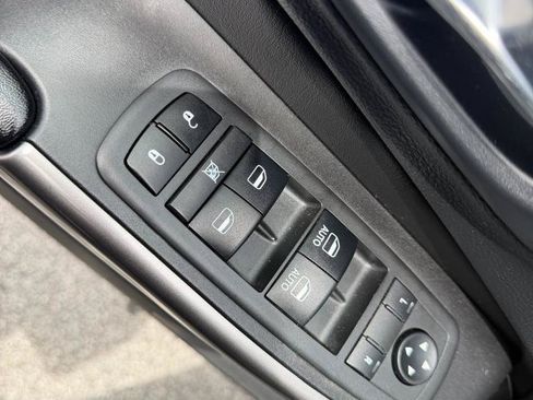 Used 2019 Jeep Cherokee Limited w/ Luxury Group AWD/4WD image 15