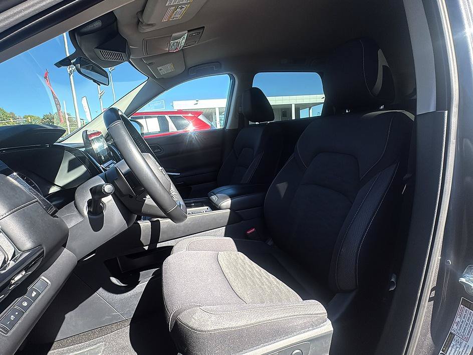 Certified 2025 Nissan Pathfinder SV FWD image 14