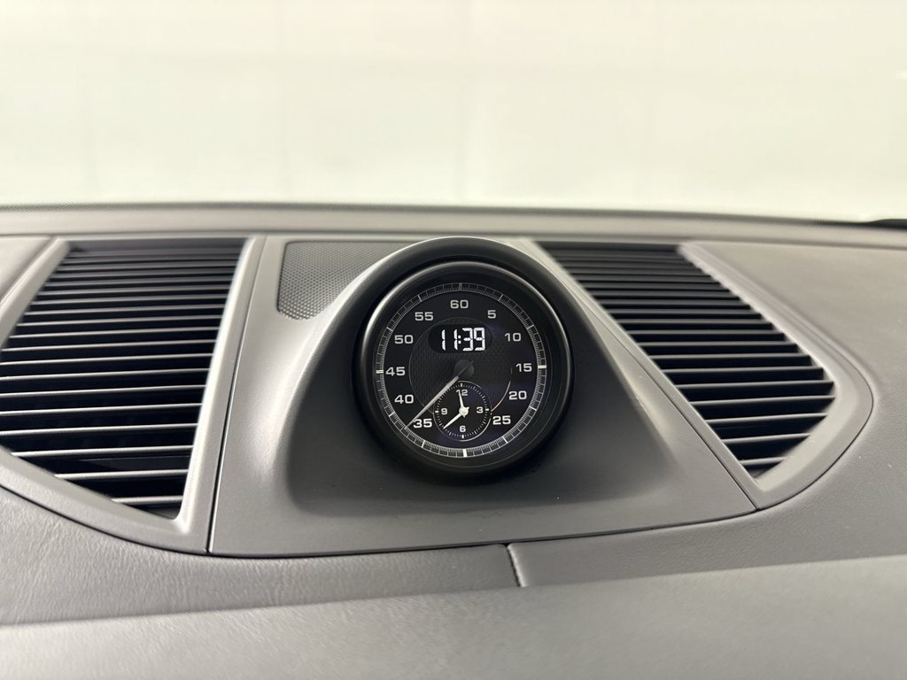 Certified 2026 Porsche Macan Turbo AWD/4WD image 28