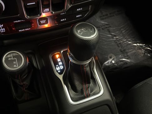 Used 2019 Jeep Wrangler Unlimited Rubicon AWD/4WD image 18