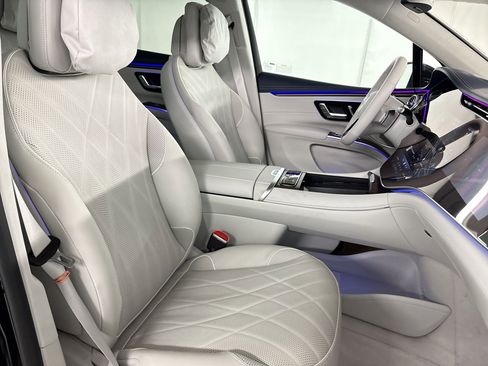 New 2026 Mercedes-Benz EQS 550 4MATIC SUV image 30