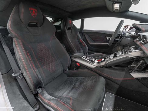Used 2018 Lamborghini Huracan Performante AWD/4WD image 27