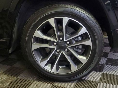 Used 2022 Jeep Grand Cherokee Overland w/ Luxury Tech Group IV image 5