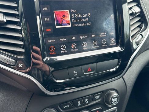 Used 2019 Jeep Cherokee Limited AWD/4WD image 22
