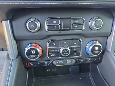 Used 2023 GMC Yukon SLT image 26