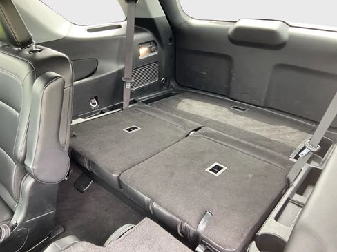 Used 2023 Ford Explorer XLT w/ Equipment Group 202A AWD/4WD image 18
