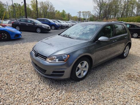 Used 2017 Volkswagen Golf S FWD image 3