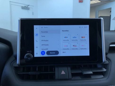 Used 2025 Toyota RAV4 XLE image 29