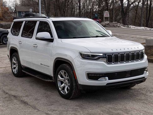 Used 2022 Jeep Wagoneer Series I w/ Premium Group I image 3