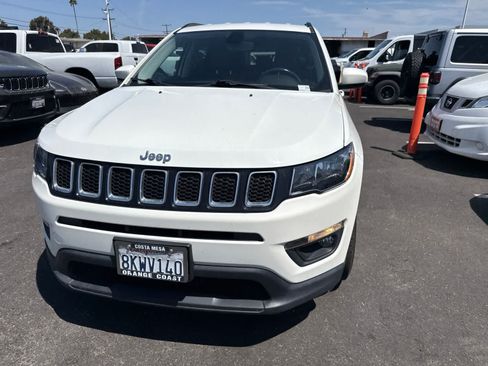 Used 2019 Jeep Compass Latitude w/ Popular Equipment Group FWD image 4
