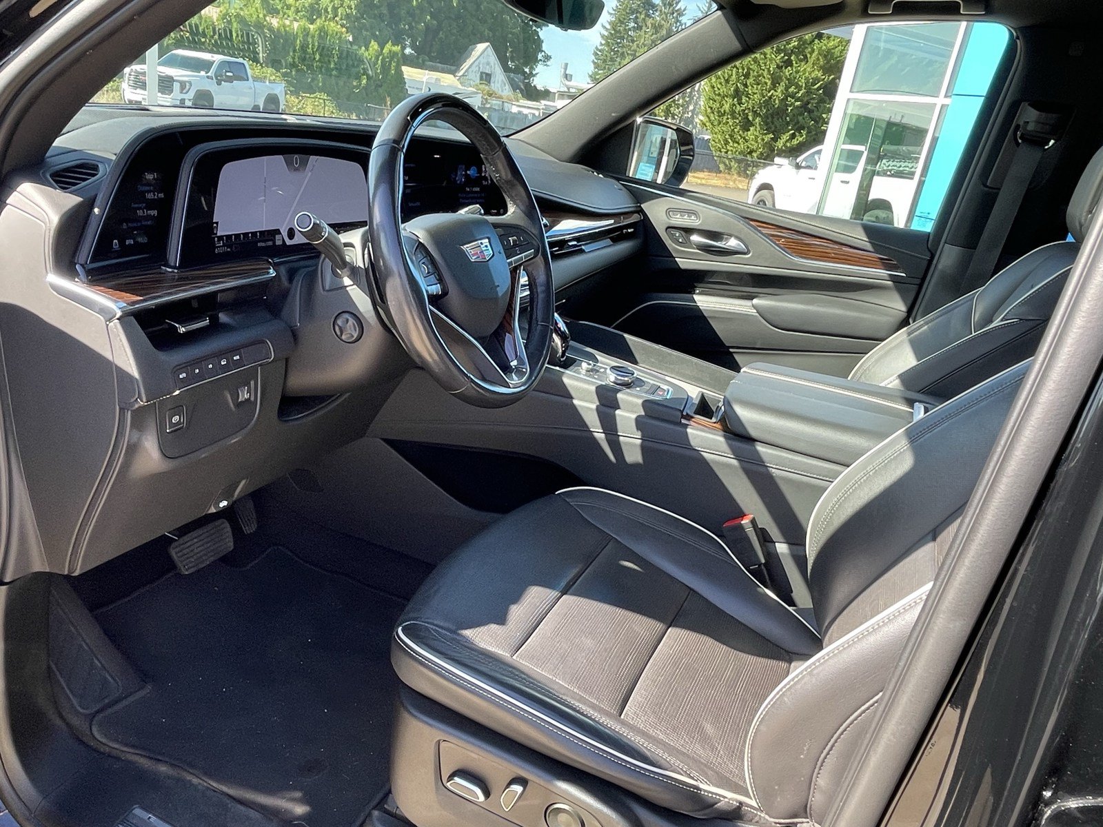 Used 2023 Cadillac Escalade ESV Premium Luxury AWD/4WD image 10