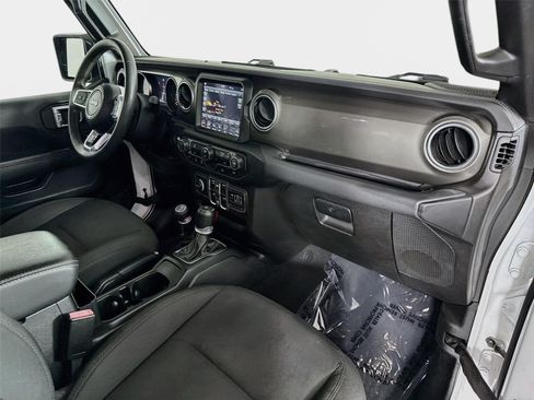 Used 2023 Jeep Gladiator Overland AWD/4WD image 29