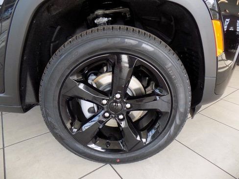 New 2026 Jeep Grand Cherokee Limited w/ Limited Altitude Package RWD image 9