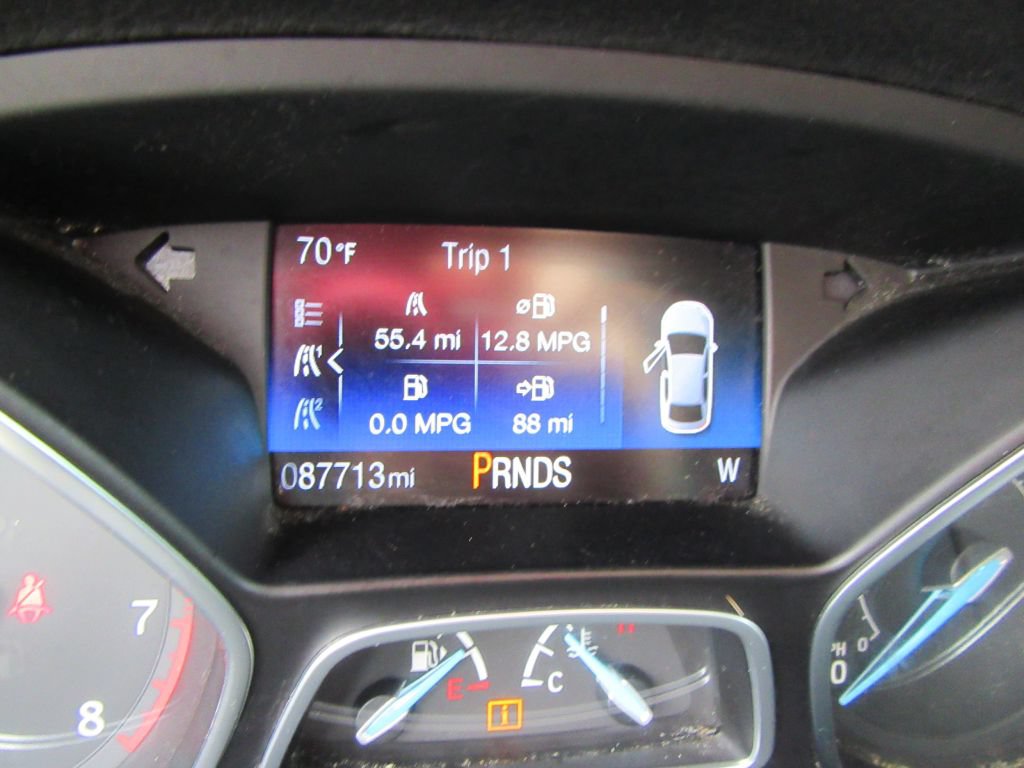 Used 2018 Ford Focus SE w/ SE Appearance Package FWD image 14