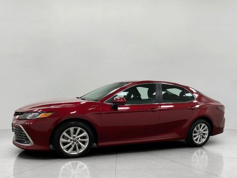 Used 2022 Toyota Camry LE image 8
