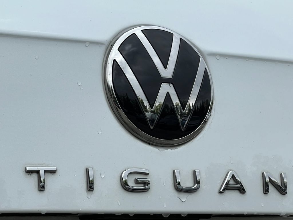 Used 2023 Volkswagen Tiguan SE R-Line AWD/4WD image 42