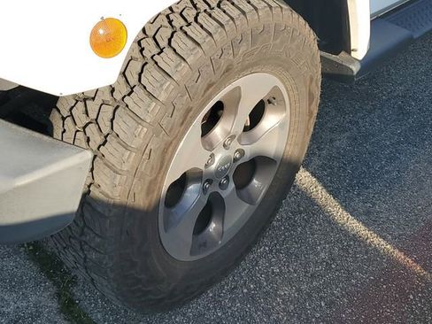 Certified 2017 Jeep Wrangler Unlimited Sahara w/ Connectivity Group image 6