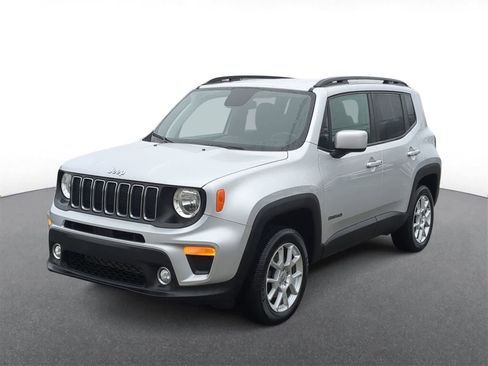 Used 2019 Jeep Renegade Latitude w/ Cold Weather Group image 4