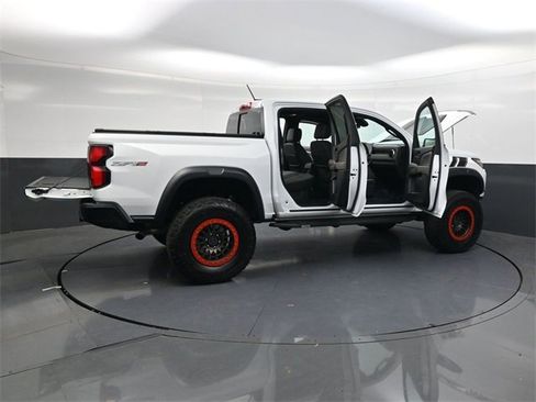 Used 2024 Chevrolet Colorado ZR2 w/ ZR2 Convenience Package III image 39