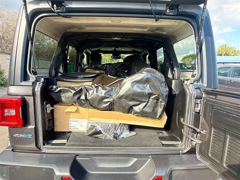 Used 2022 Jeep Wrangler Unlimited Sahara w/ Dual Top Group image 28