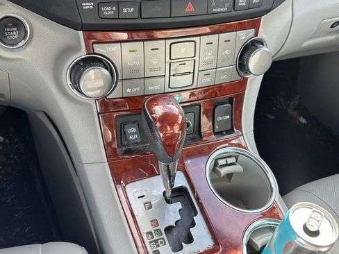 Used 2012 Toyota Highlander Limited image 12