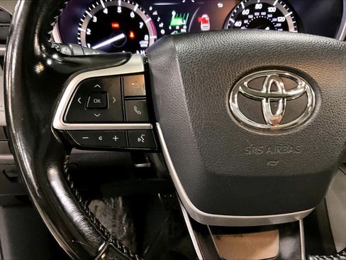 Used 2022 Toyota Highlander XLE AWD/4WD image 24