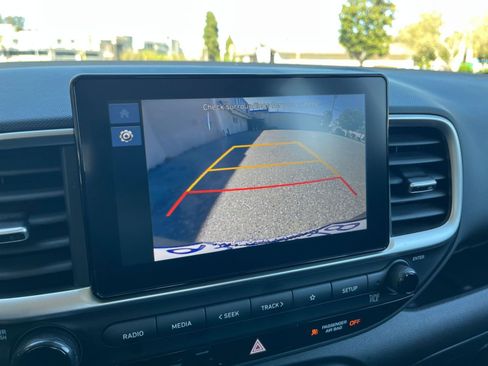 Used 2025 Hyundai Venue SEL image 22