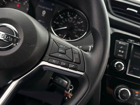 Used 2019 Nissan Rogue S image 8