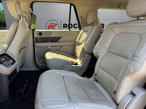 Used 2018 Lincoln Navigator L Select w/ Technology Package AWD/4WD image 18