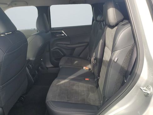 Used 2024 Mitsubishi Outlander SE image 10