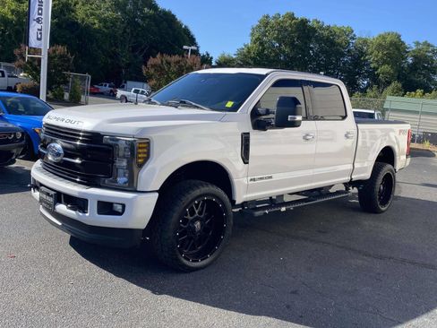 Used 2019 Ford F250 Lariat w/ Lariat Ultimate Package AWD/4WD image 3