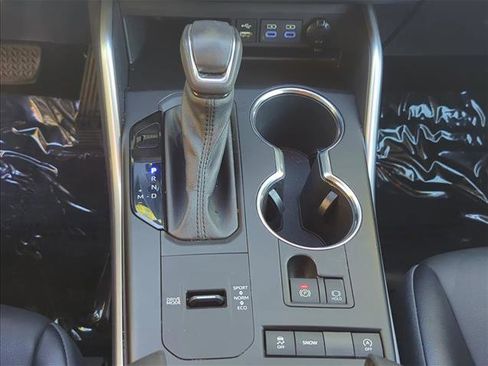 Used 2022 Toyota Highlander XLE image 10