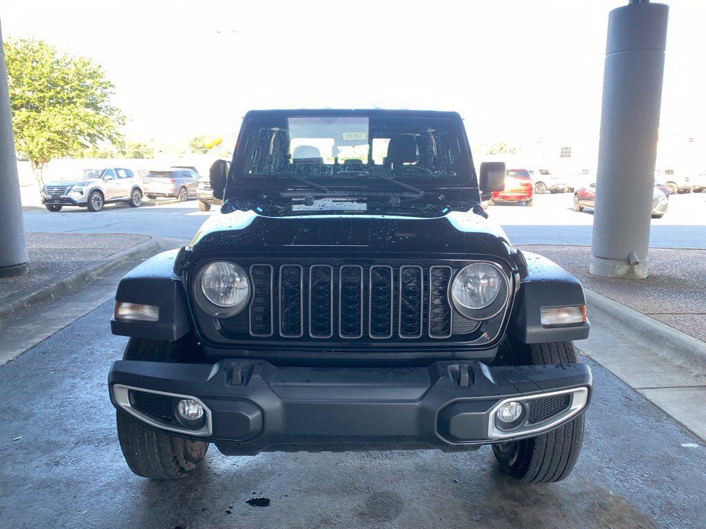 Used 2024 Jeep Gladiator Sport AWD/4WD image 2