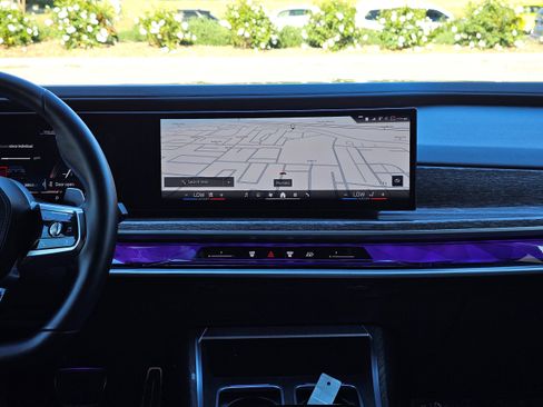 Used 2025 BMW 740i image 32