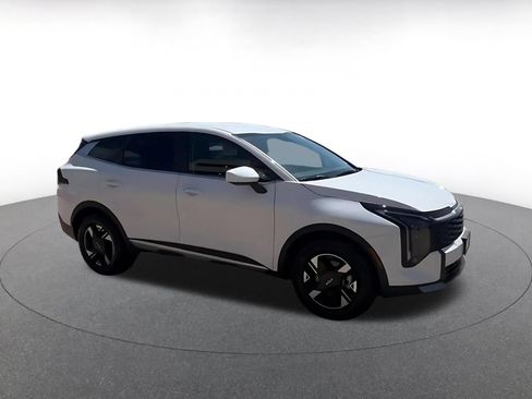 Used 2026 Kia Sportage LX FWD image 2