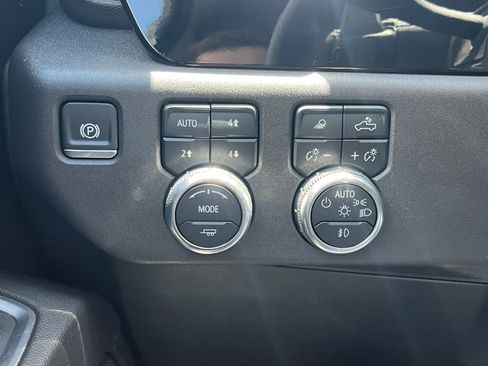Used 2024 GMC Sierra 1500 SLT w/ SLT Premium Plus Package AWD/4WD image 27